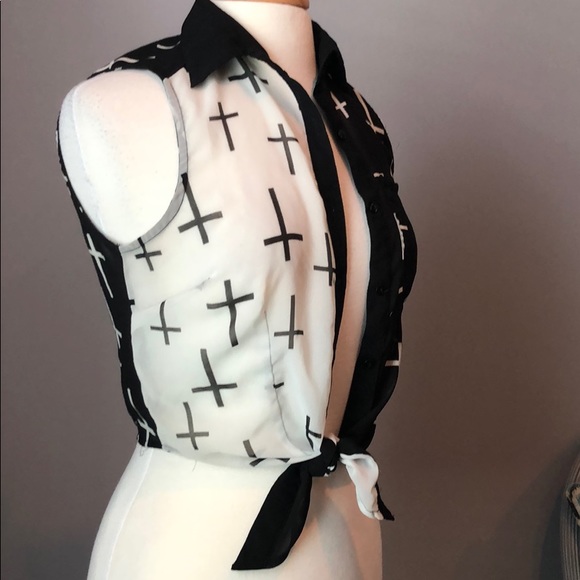 Truth NYC Cross Print Tie Top size S - Picture 2 of 6